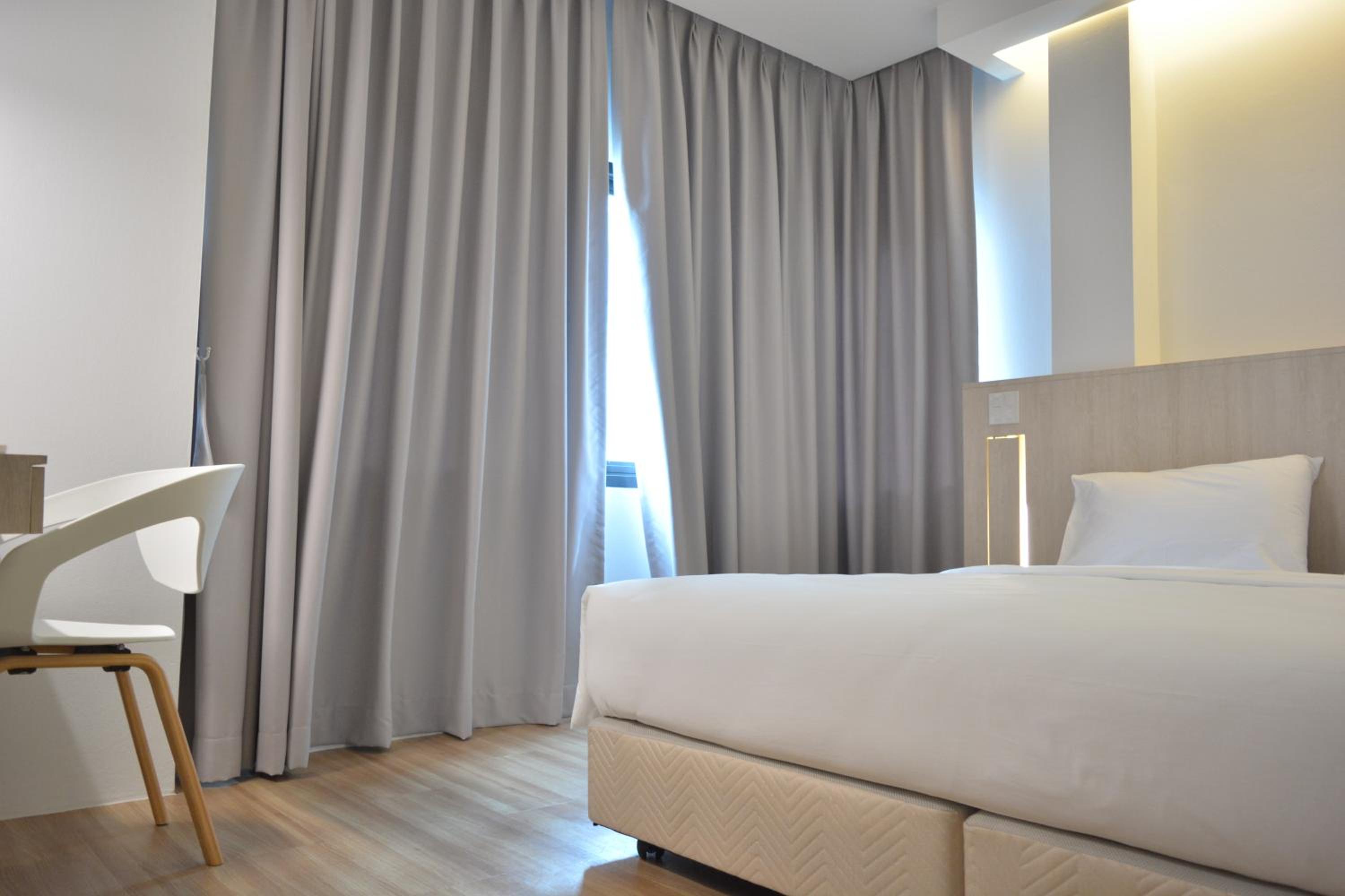 Budget, Double Bed, Rezt Bangkok - Hostel 3/10