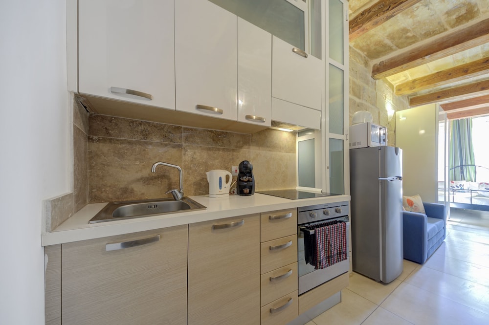 Tritoni harbour suites 8/55