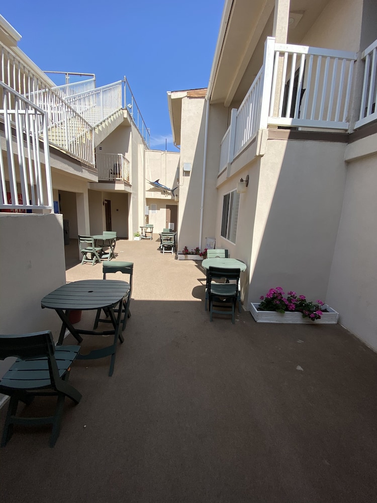 Ocean Surf Inn & Suites 64/73