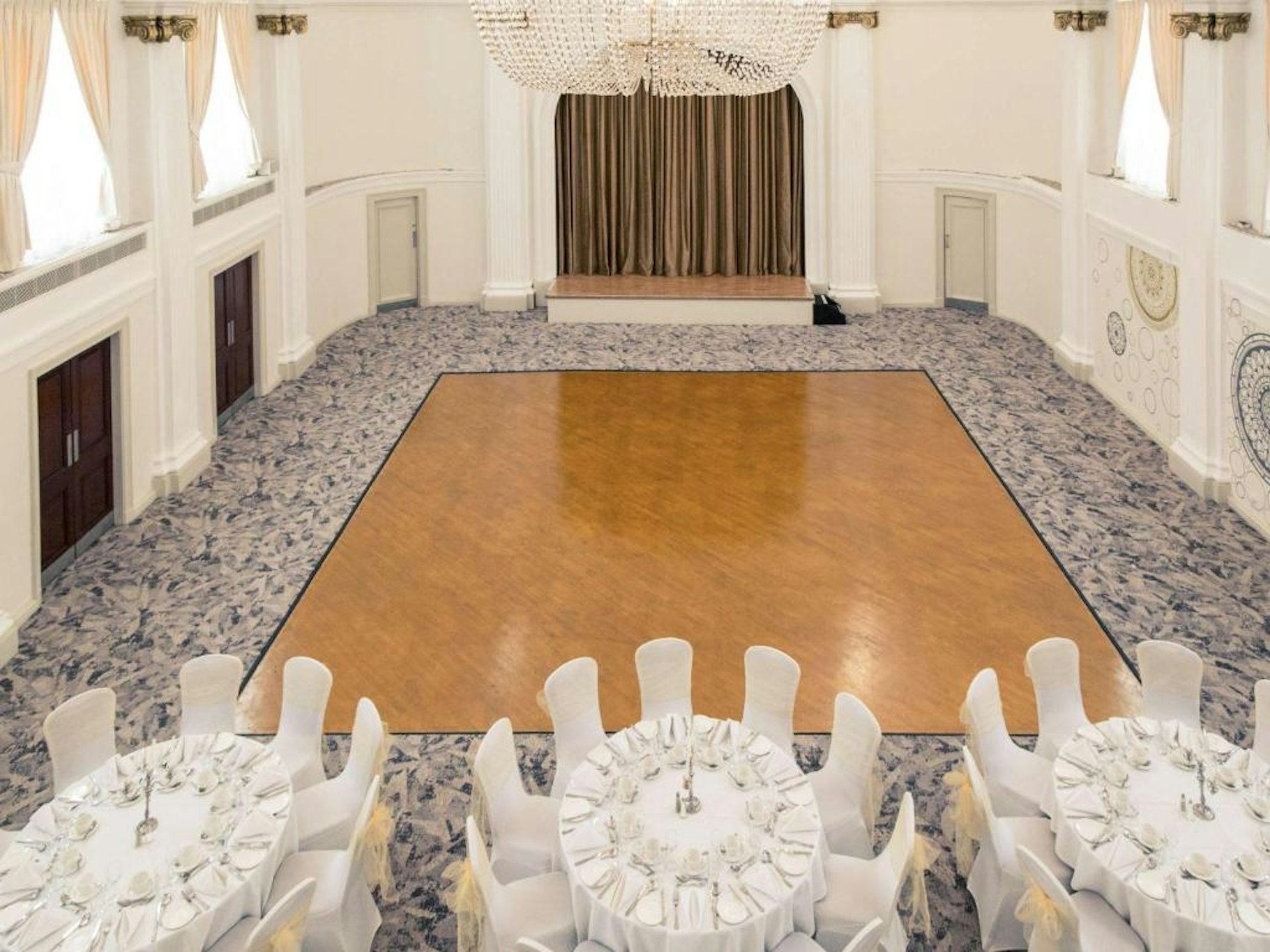 Bristol Grand Hotel By Sunday 28/43