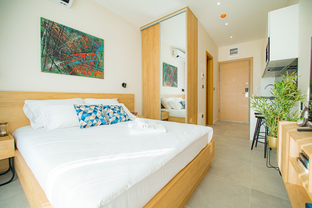 Royal Blue Resort & Residences 16/50