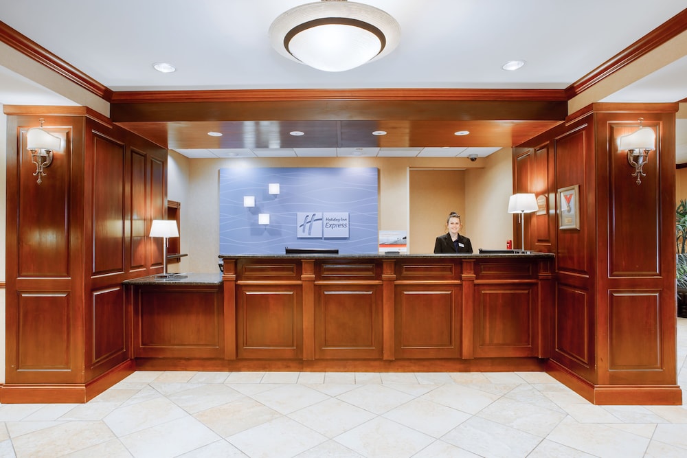 Holiday Inn Express Hotel Suites Bloomington 12/49