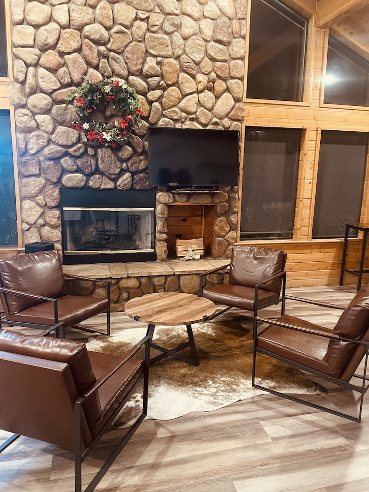 Majestic Mountain Inn 40/68