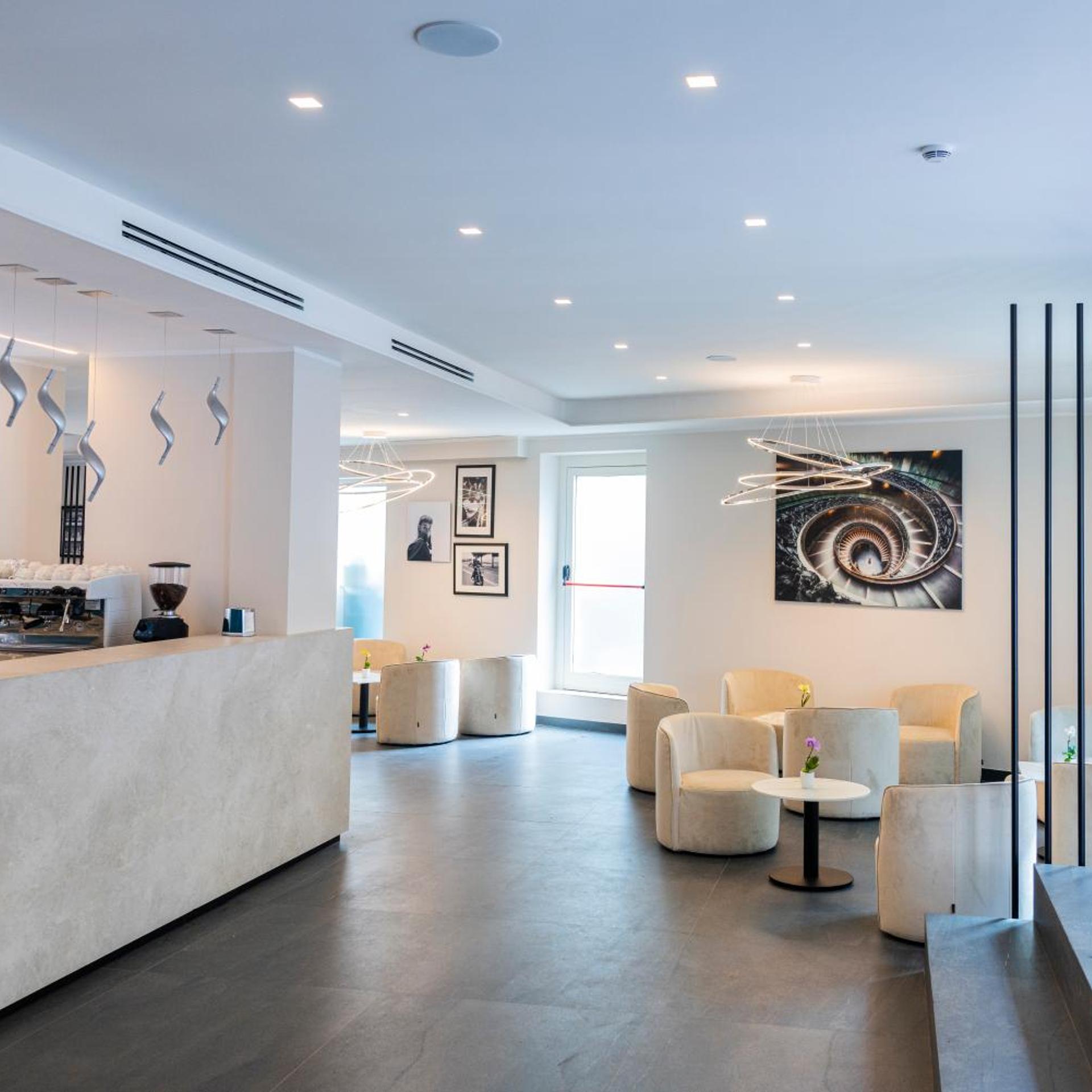 J Maluni City Hotel 10/49