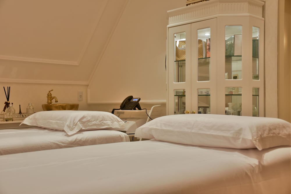 Hotel Colline De France 24/80