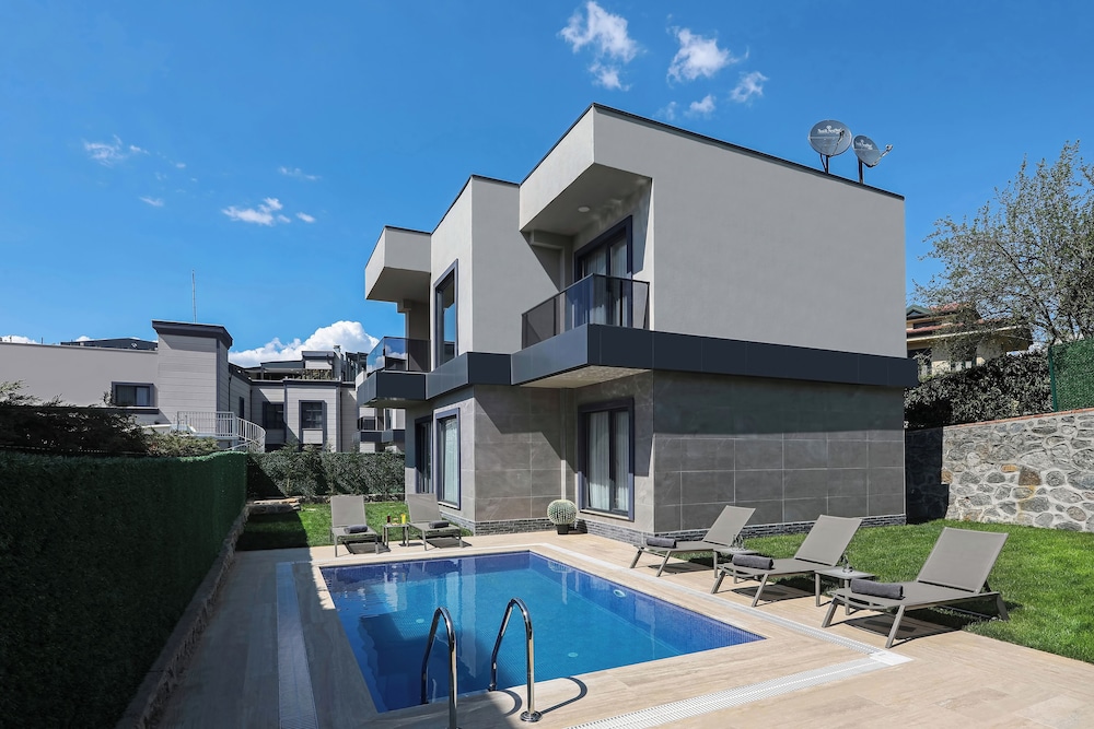 Aileena Hotel & Villas 68/73