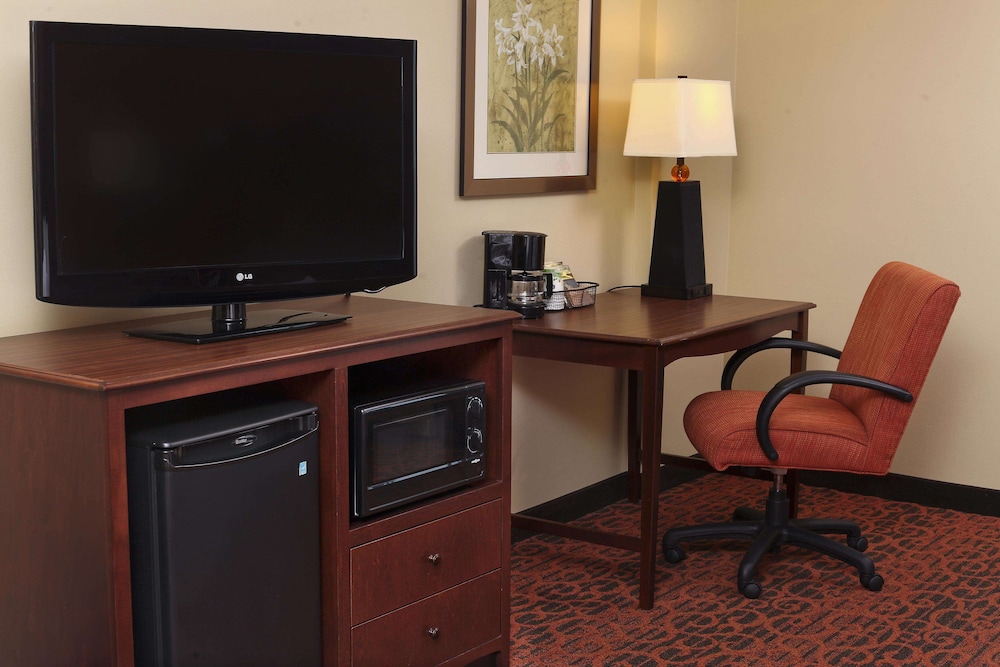 Hampton Inn Suites Fargo Medical Center 31/36