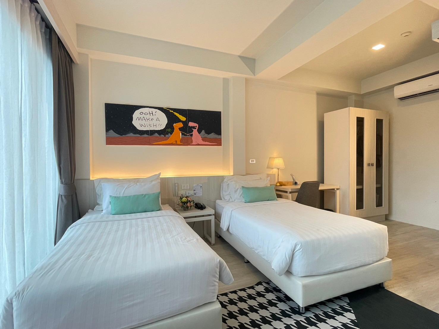 Executive, Suite