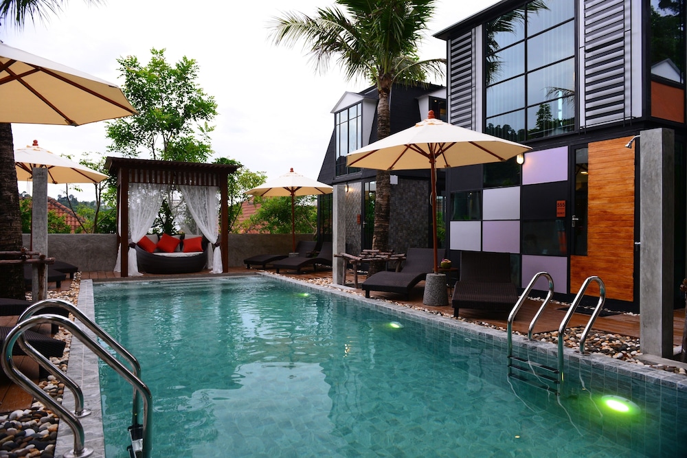 Bukit Pool Villas 40/44
