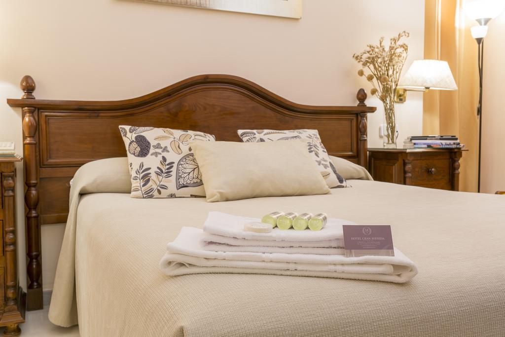 HOTEL LEFLET GRAN AVENIDA 8/16