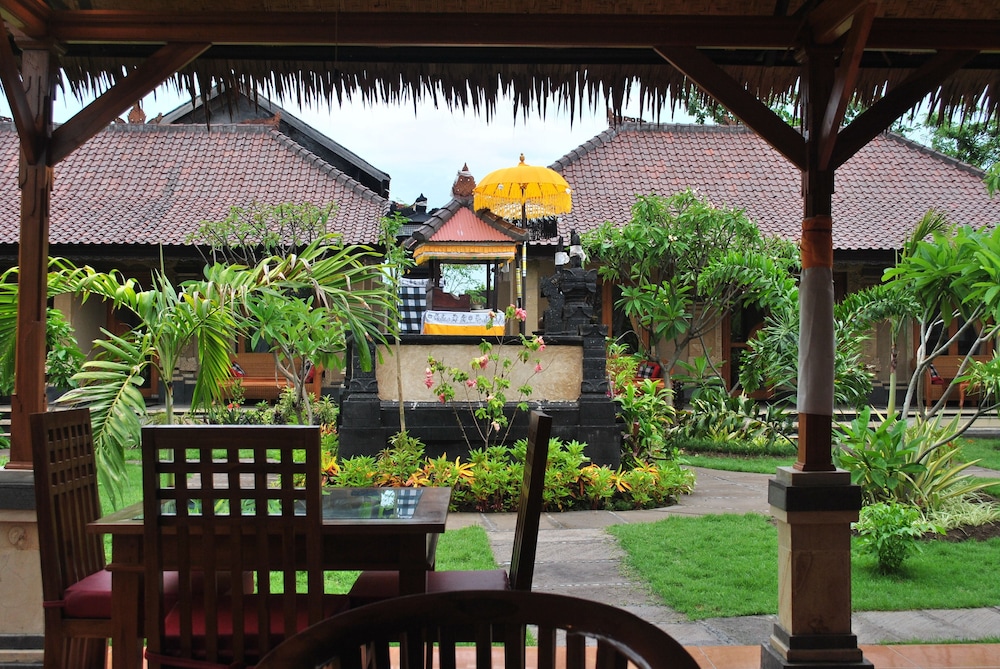 Trijaya Guest House 69/72
