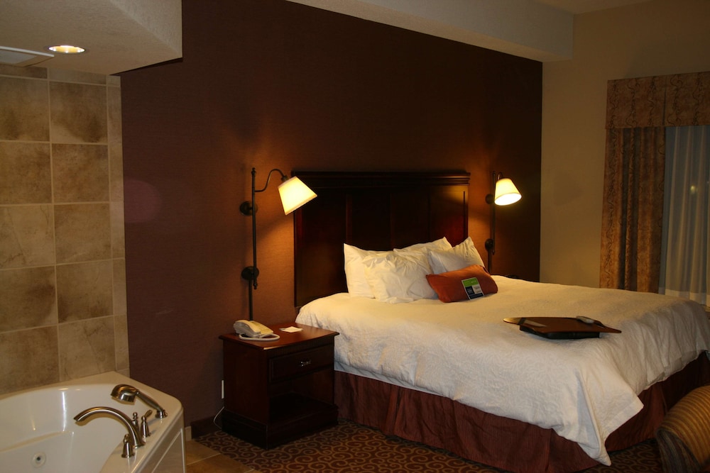 Hampton Inn Suites Brookings 19/37