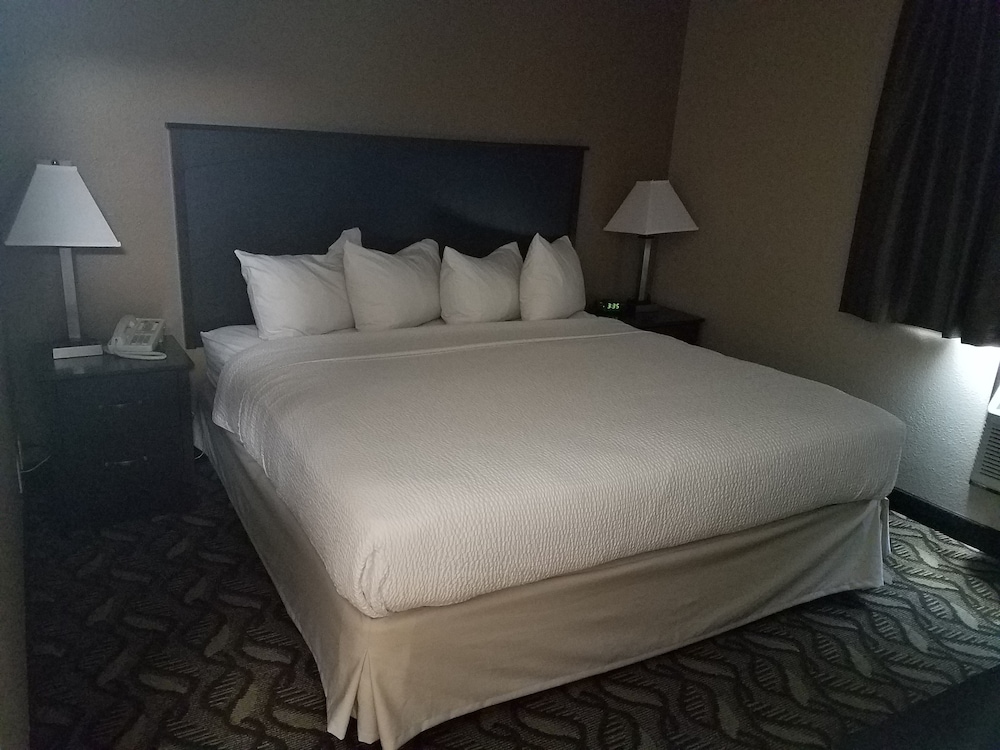 Americas Best Value Inn & Suites Bismarck 11/31