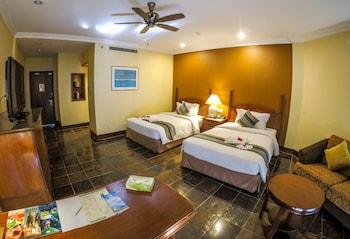 Garden, 2 Double Beds, Partial Sea View, Sea View