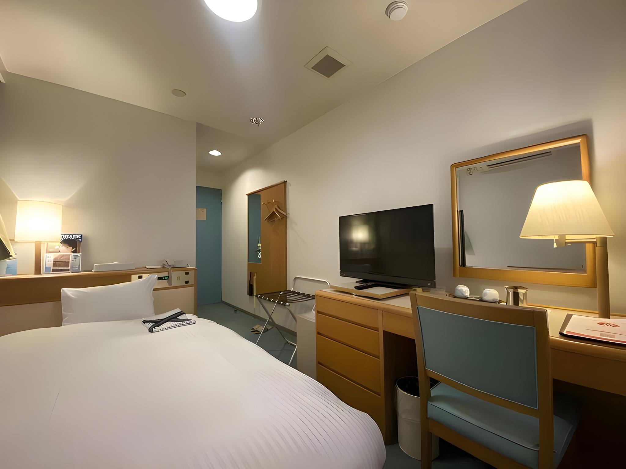 SEMI ROOM, DOUBLE BED