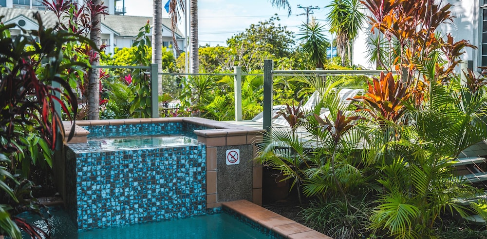 HERITAGE CAIRNS 17/35