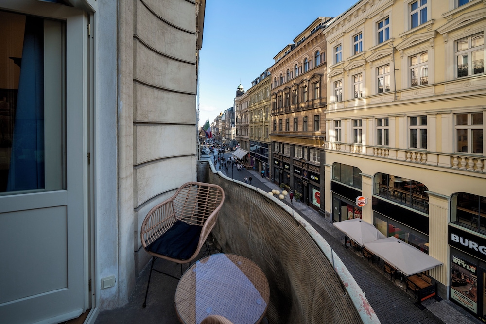 Old Town Aparthotel Michalska 70/75