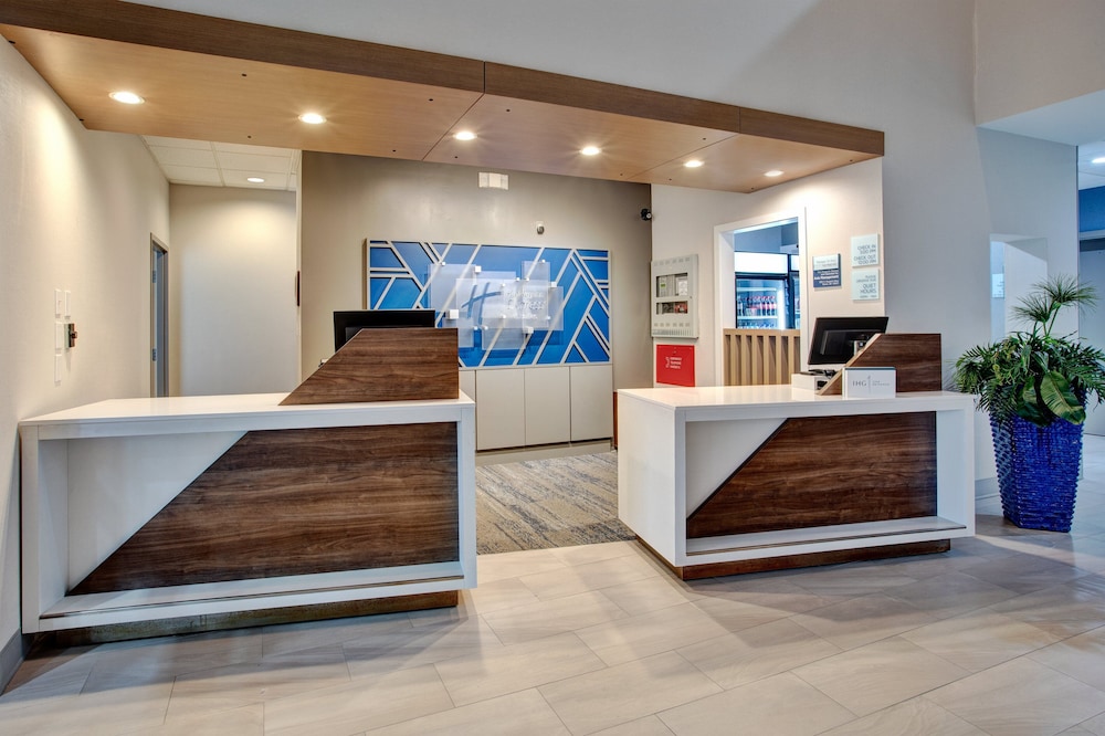 Holiday Inn Express Hotel And Suites Dover 8/60