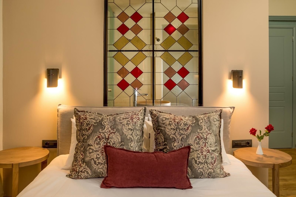 Contessa Boutique Hotel 51/65
