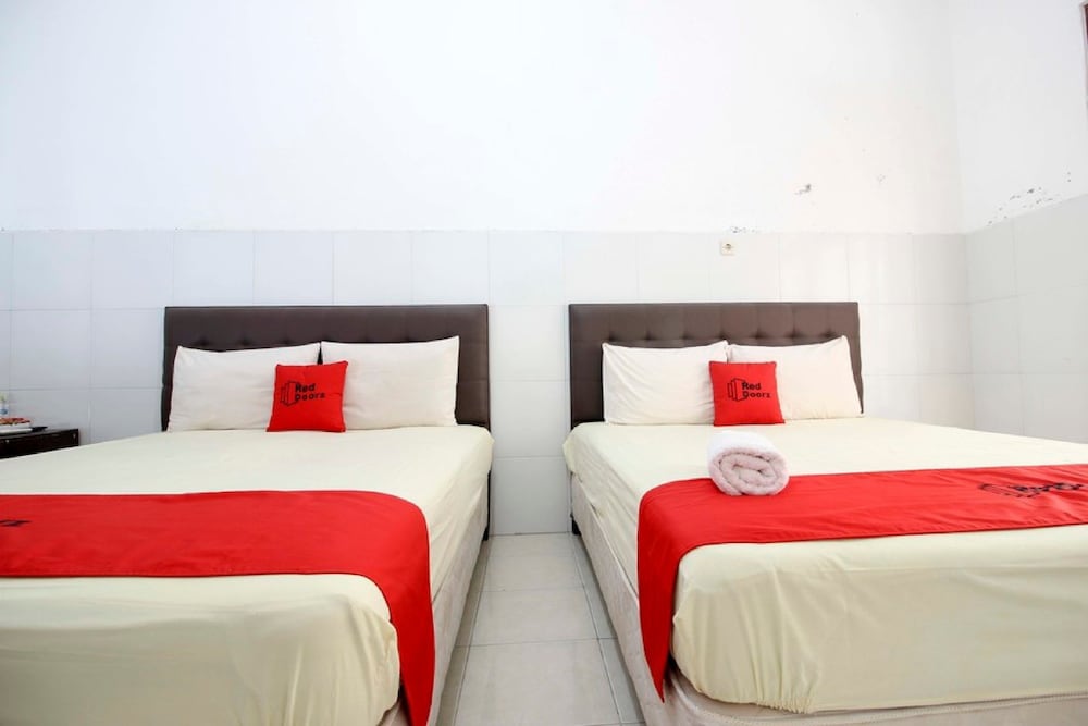 RedDoorz at Seturan Raya (ex NIDA Rooms Seturan Raya Tugu Jogja) 14/28