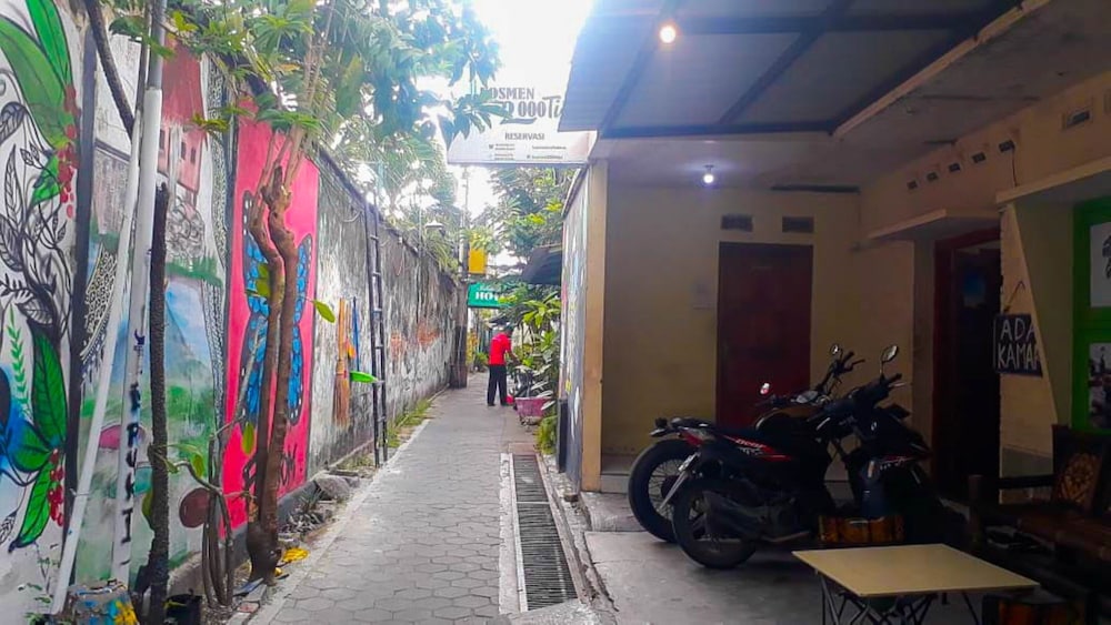 Losmen 2000 tiga malioboro 17/19