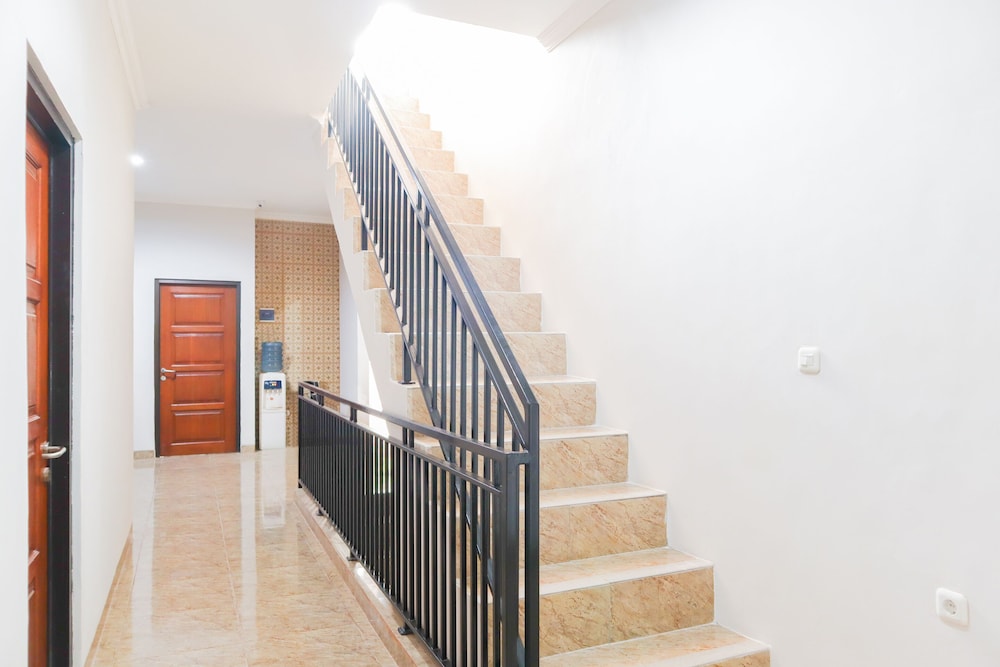 OYO 1519 Axl Residence 24/42