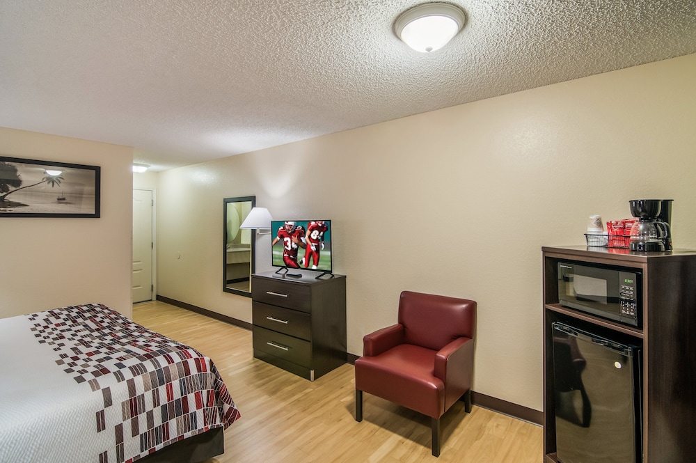 Red Roof Inn & Suites Pensacola East - Milton 18/39