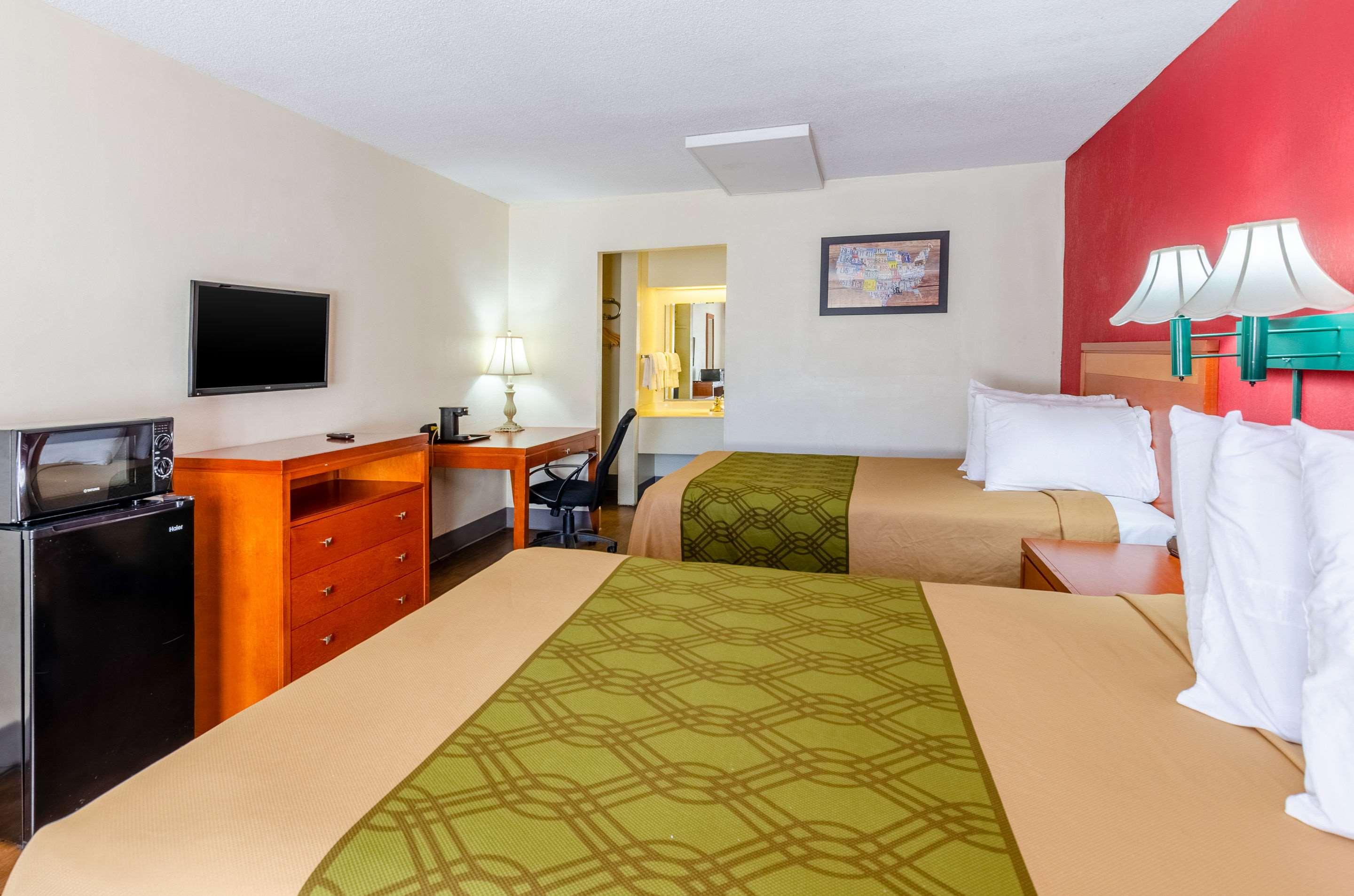 غرفة بسريرين مزدوجين، Econo Lodge Martinsville 3/4