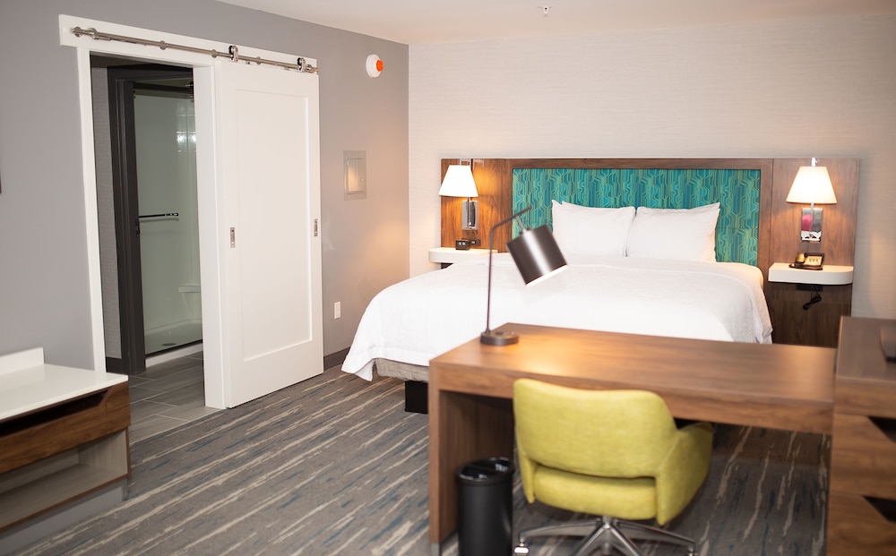Hampton Inn and Suites Dundee 11/55