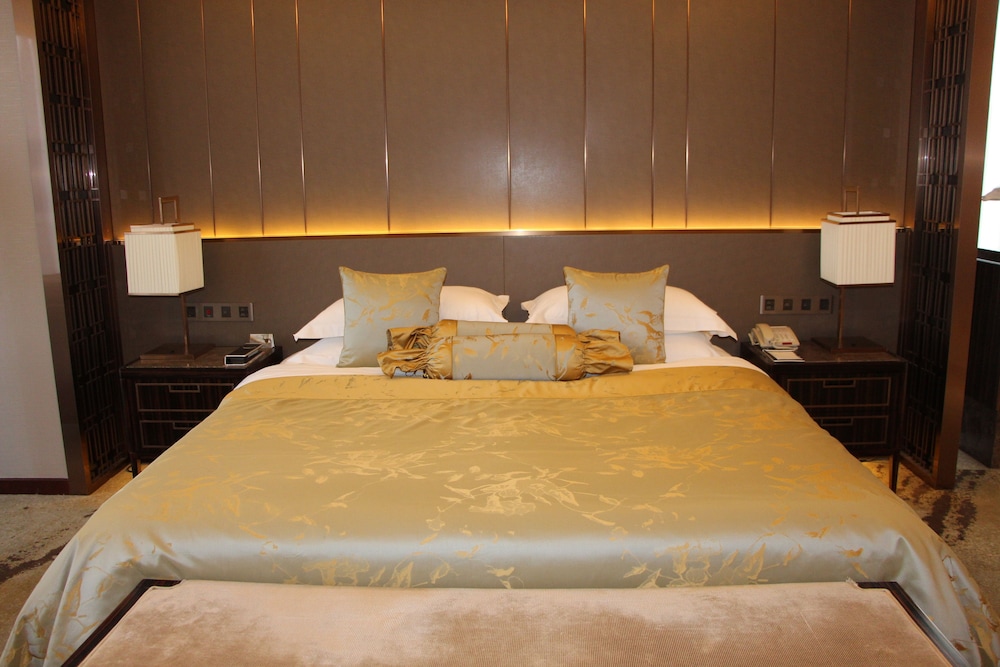 Golden Eagle Summit Hotel Yancheng 11/98