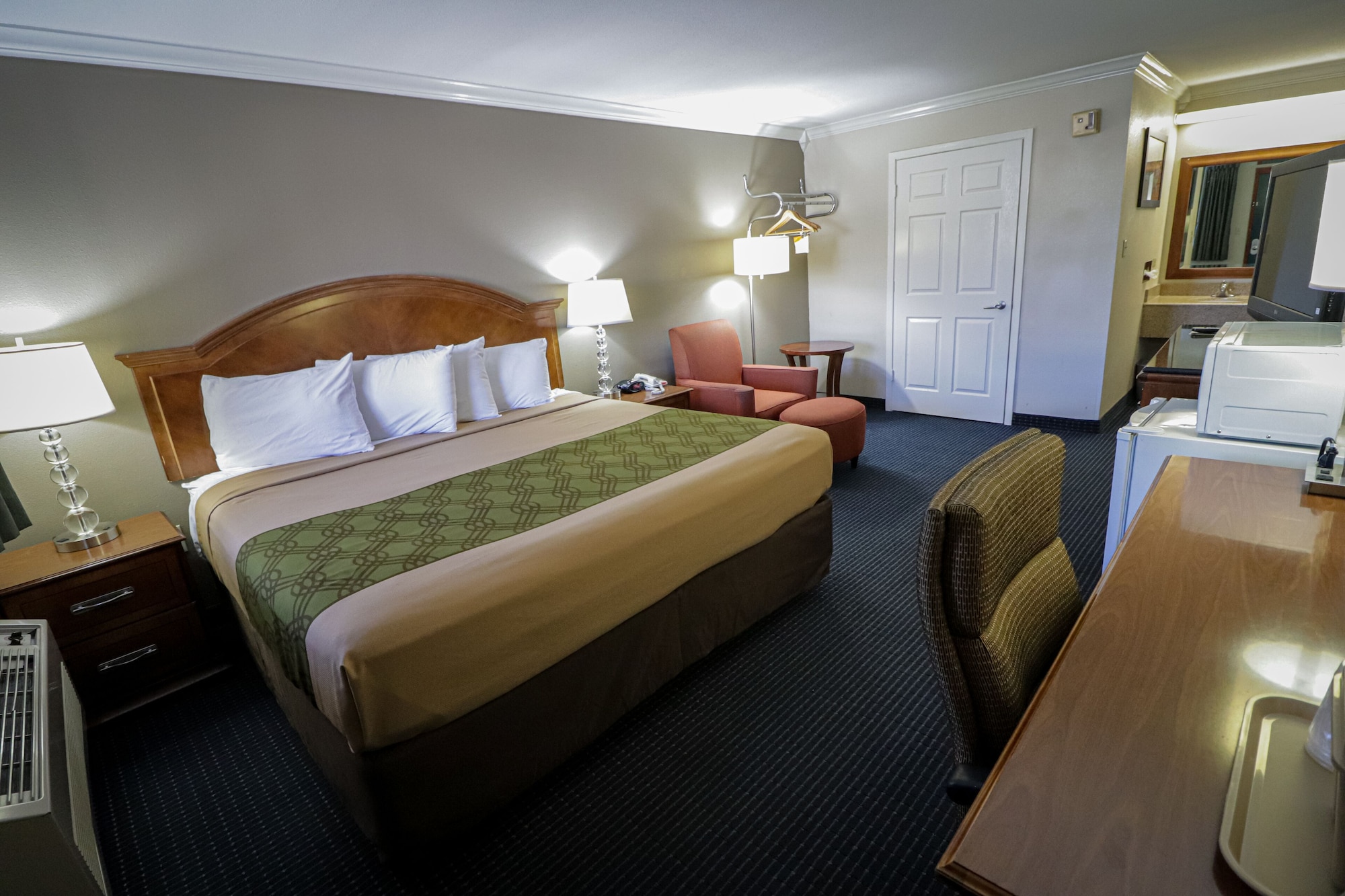 DELUXE, KING BED, ACCESSIBLE