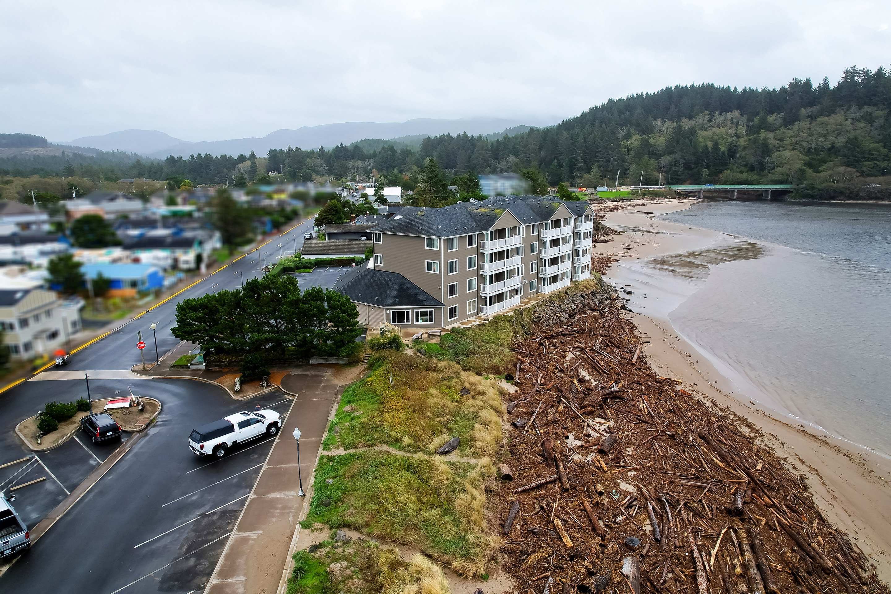 Siletz Bay Beachfront Hotel by OYO Lincoln City 59/71