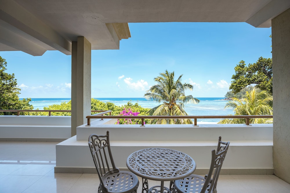 CROWN BEACH HOTEL 34/50