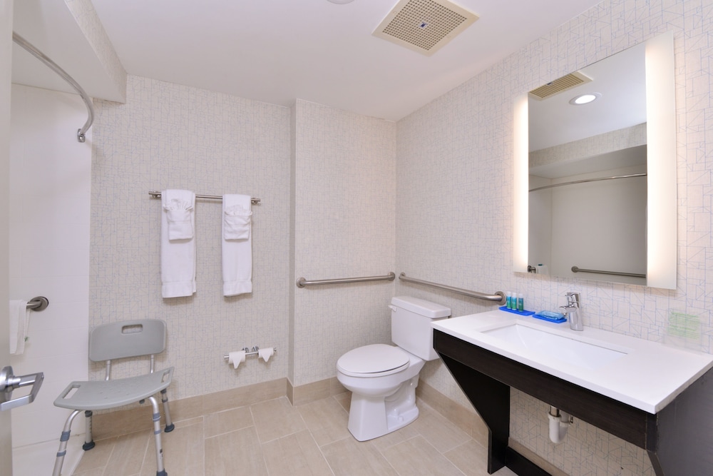 Holiday Inn Express Mystic 15/45