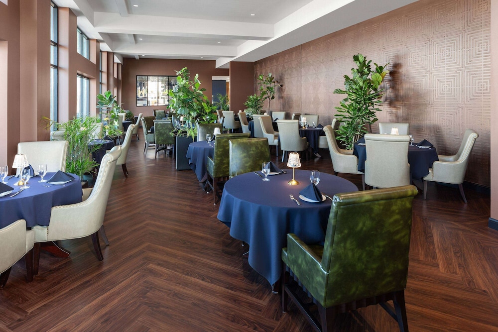 Legacy Hotel Trademark Collection by Wyndham 34/40