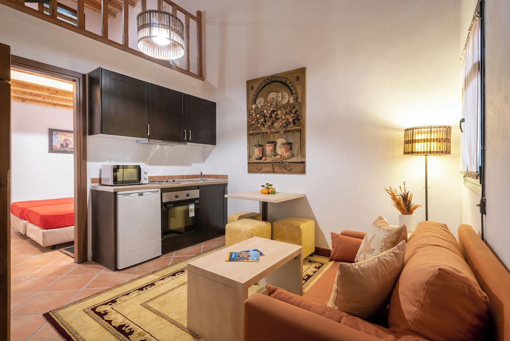 The Varos Residences Hotel 52/72