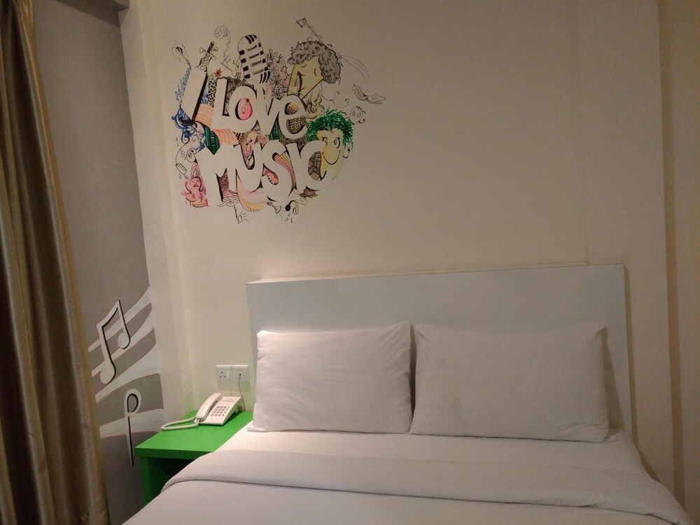 Hotel Strawberry Fields 27/48