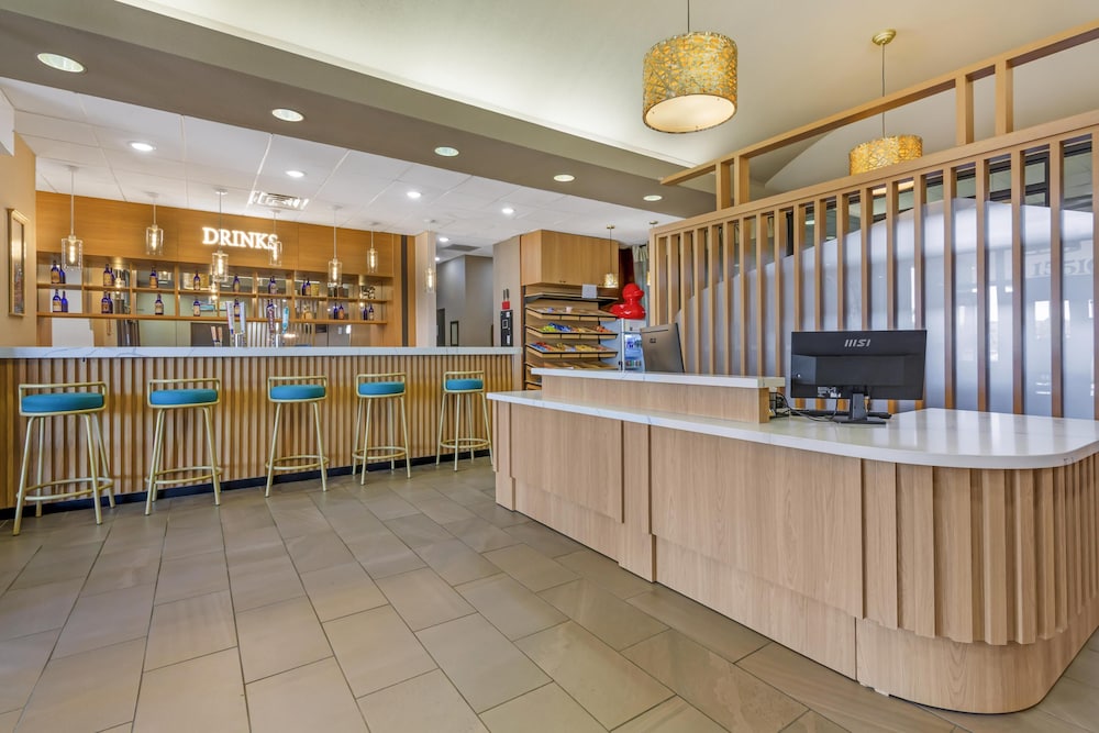 Revel Hotel Minot, SureStay Collection by Best Western 4/66