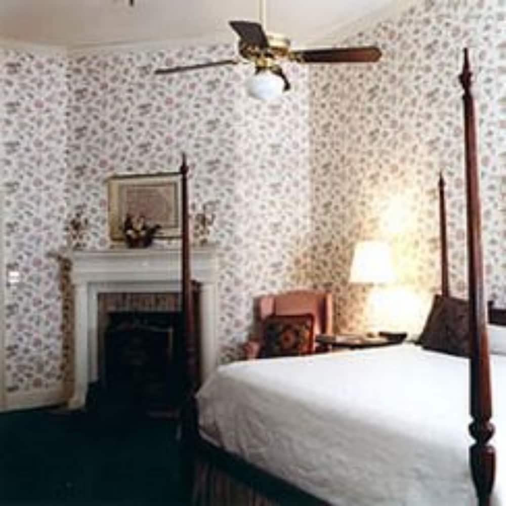 1842 Inn 28/74