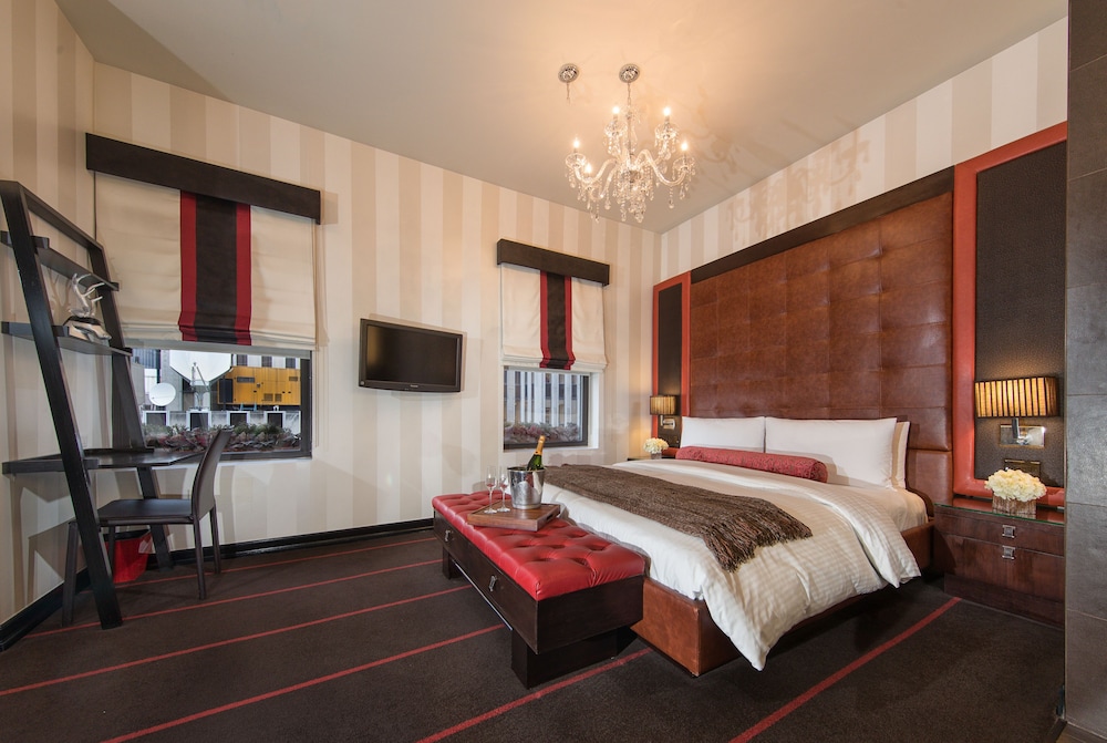 SUITE, KING BED