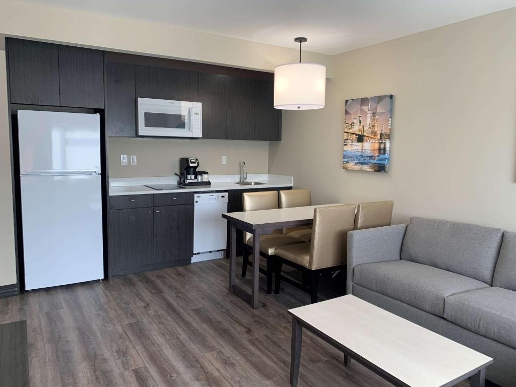 Executive Residency Bronx 24/36