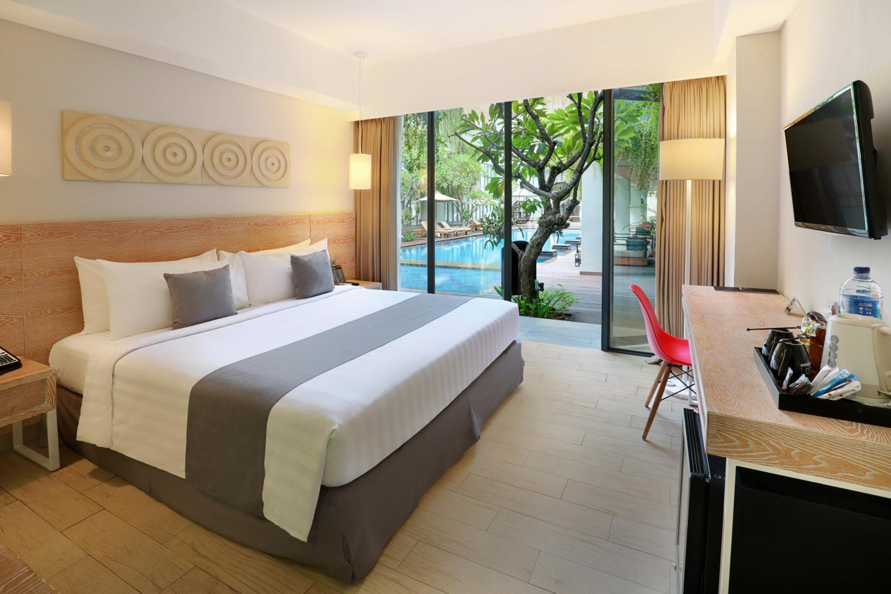 Deluxe Pool Access