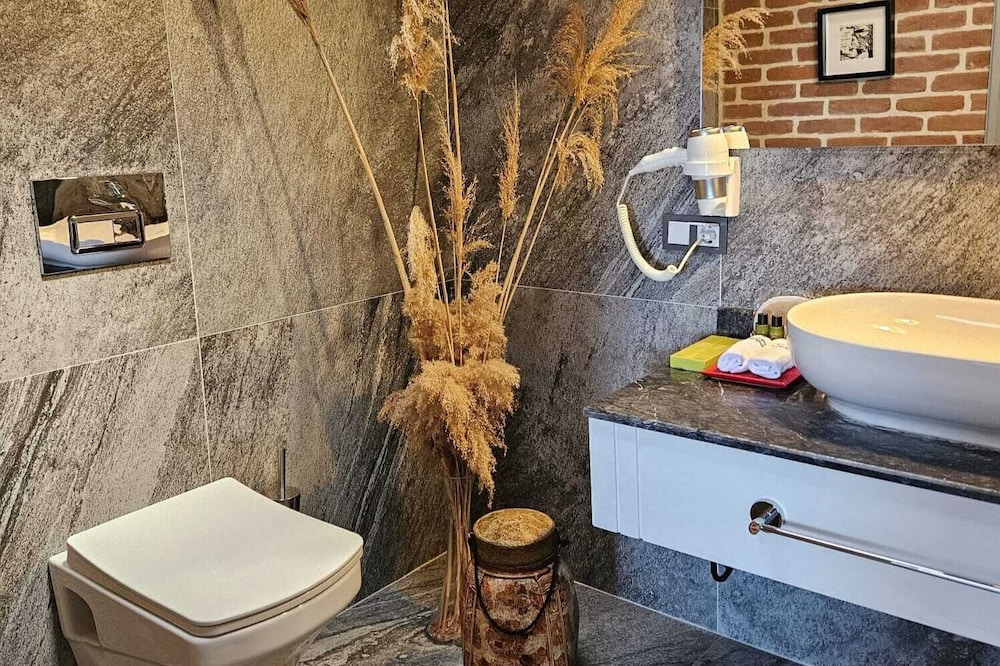 Sukha Cunda 50/50