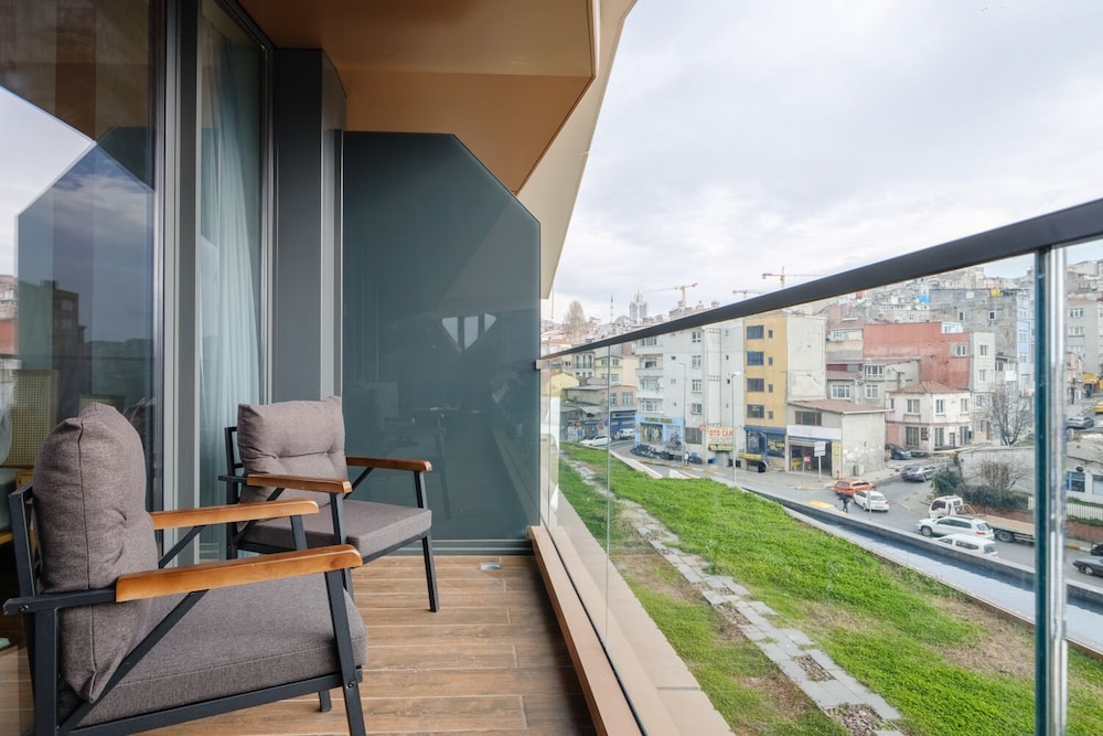 Benesta Residence By NewInn 25/50