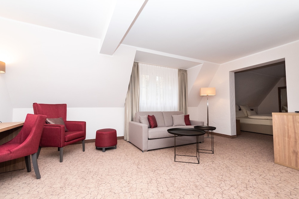 Parkhotel Schloss Hohenfeld (Parkhotel Hohenfeld) 37/65