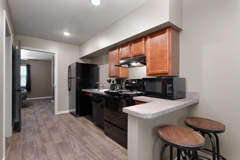 Eagle's Den Suites Andrews a Travelodge by Wyndham 42/55