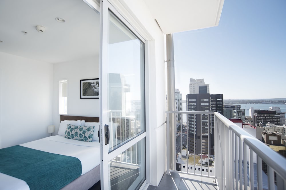 Barclay Suites 20/61
