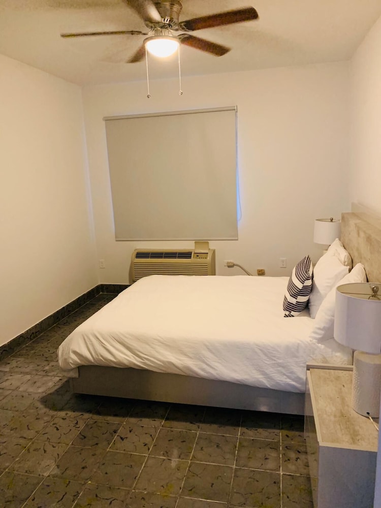 The Tryst Beachfront Hotel 11/50