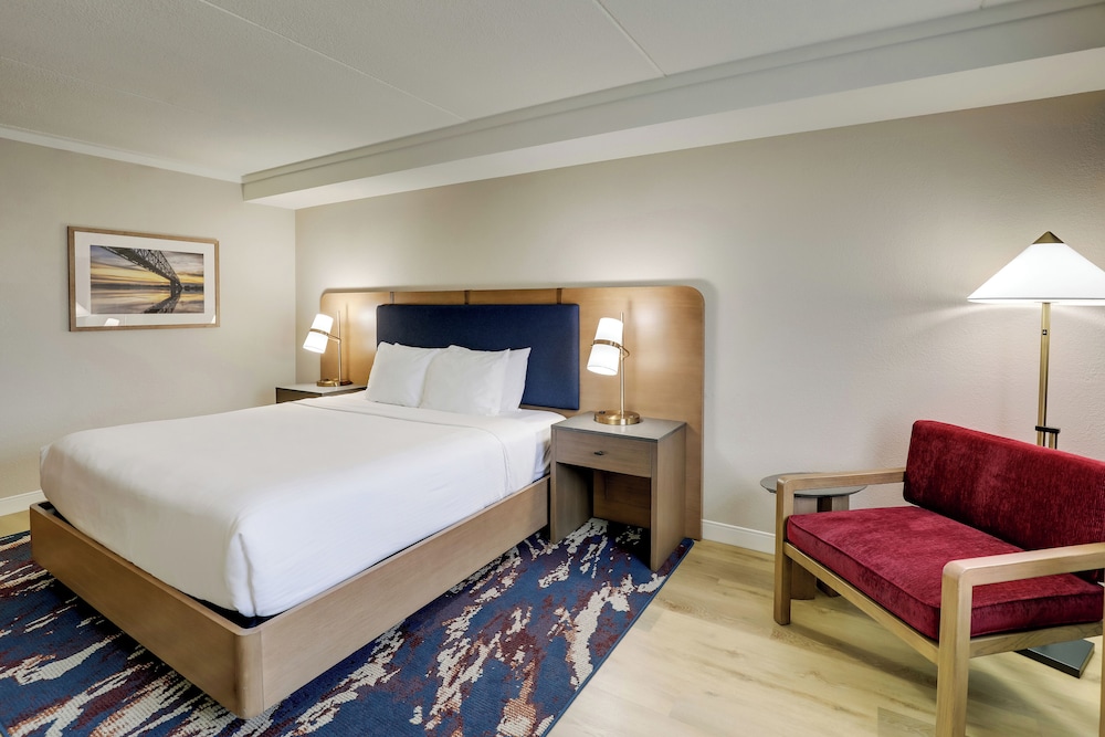 DoubleTree by Hilton Quincy 28/77