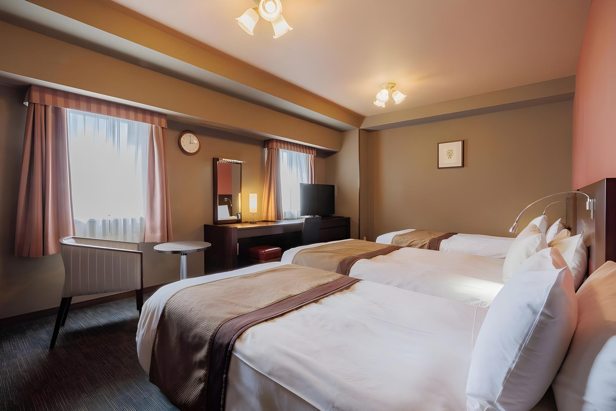 Room, Triple, Twin Beds, Sofa